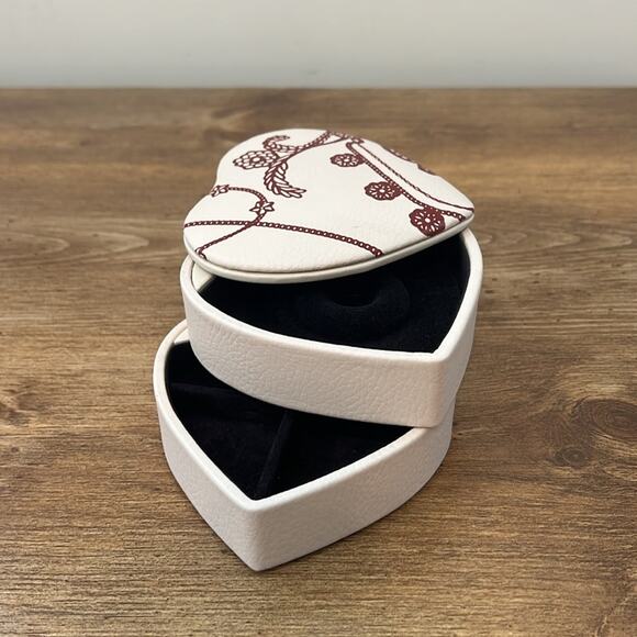 Pandora Heart Shape Leather 2 Tier Jewelry Box - Picture 7 of 10